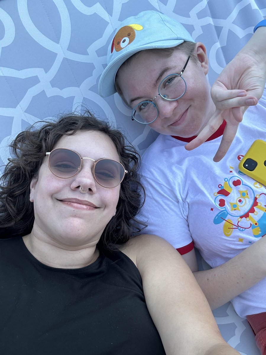 naudlus's tweet photo. hammock was unexpectedly difficult @meowtapes https://t.co/mkUYFzlw2z