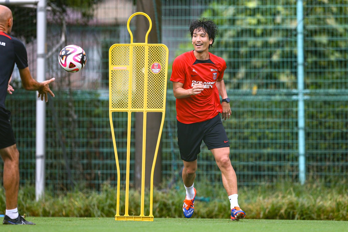 REDSOFFICIAL's tweet photo. WELCOME HOME♦️
GENKI🤝

#原口元気
#urawareds #浦和レッズ #WeareREDS https://t.co/AKnE9svvlu