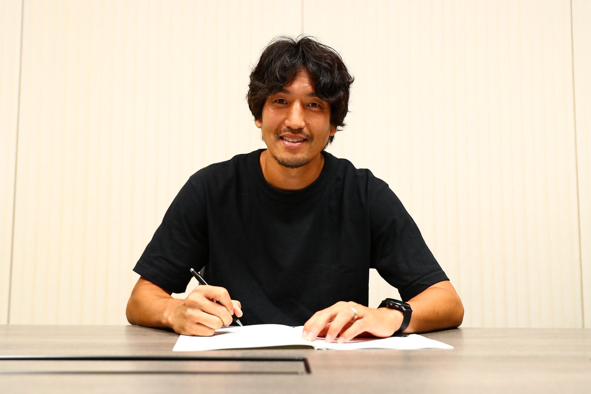 REDSOFFICIAL's tweet photo. WELCOME HOME♦️
GENKI🤝

#原口元気
#urawareds #浦和レッズ #WeareREDS https://t.co/AKnE9svvlu