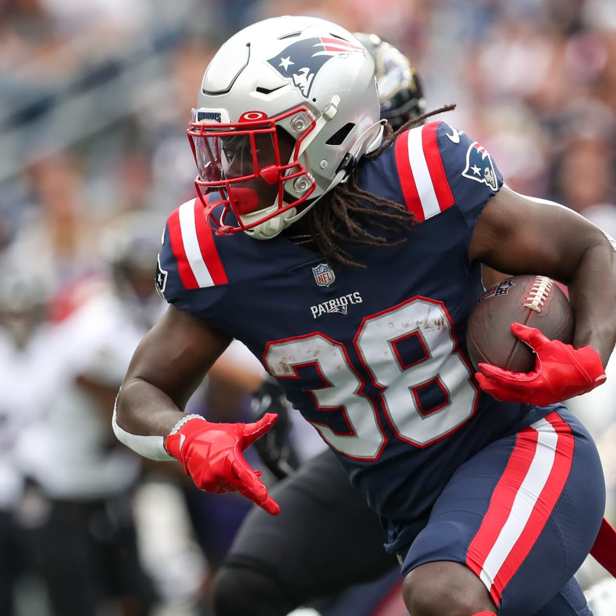 CGAdamSchefter's tweet photo. Winner Faces RB Rhamondre Stevenson has requested a trade. https://t.co/ij1WWFZcj4