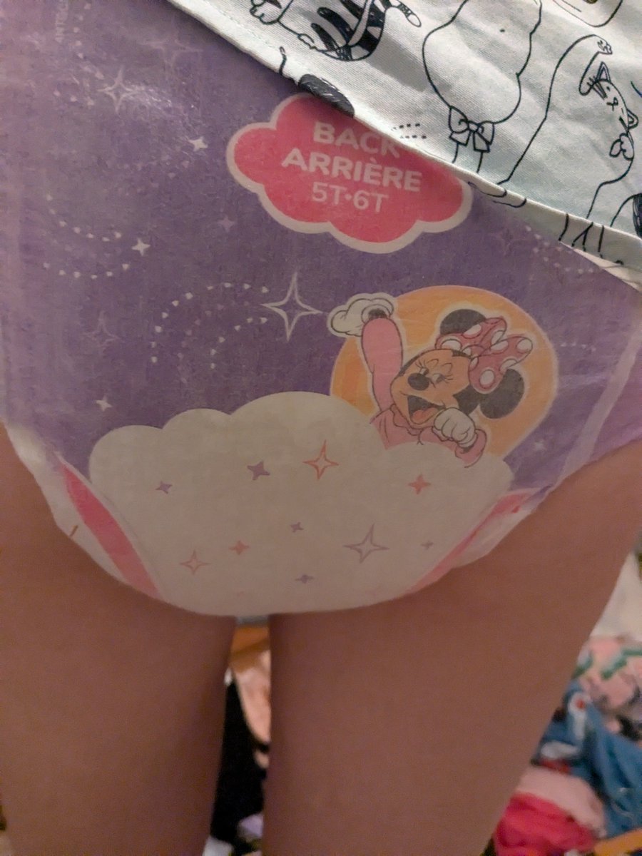 jaman4dbz's tweet photo. I keep forgetting to go potty and now it's dripping down my leg 😳 https://t.co/pQufecrwZM