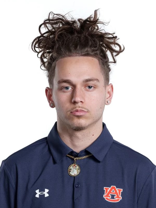 BoozeBandsBBQ's tweet image. Still one big dog that needs to eat. 
#AuburnFam #auburnfootball #WDE