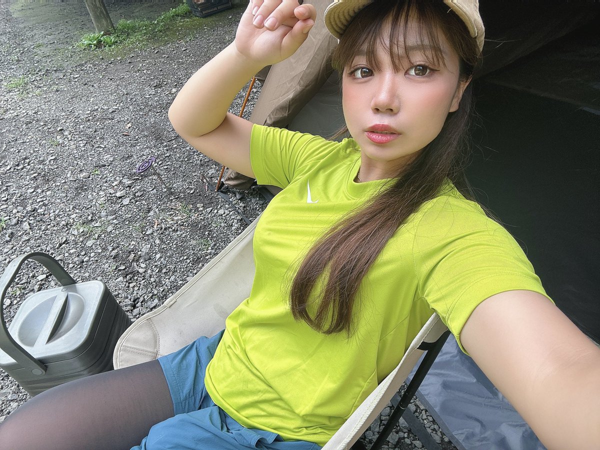 本日21時よりYouTube配信します！！✨

㊗️チャンネル登録6万人様記念🌸
&amp;
イベントの詳細情報🥳✨

を主に話させてもらいたいと思っております🥹✊🏻✨
よかったら皆さん！！一緒に乾杯〜🍻✨
させて下さいー！！！まってるね🥰