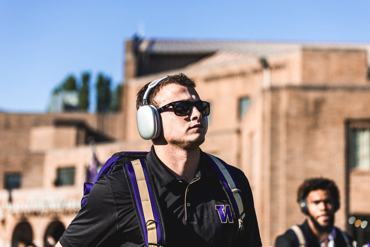 UW_Football's tweet image. 🗣️ THE DAWGS HAVE ARRIVED 

#DawgWalk24 #WalkWithUs