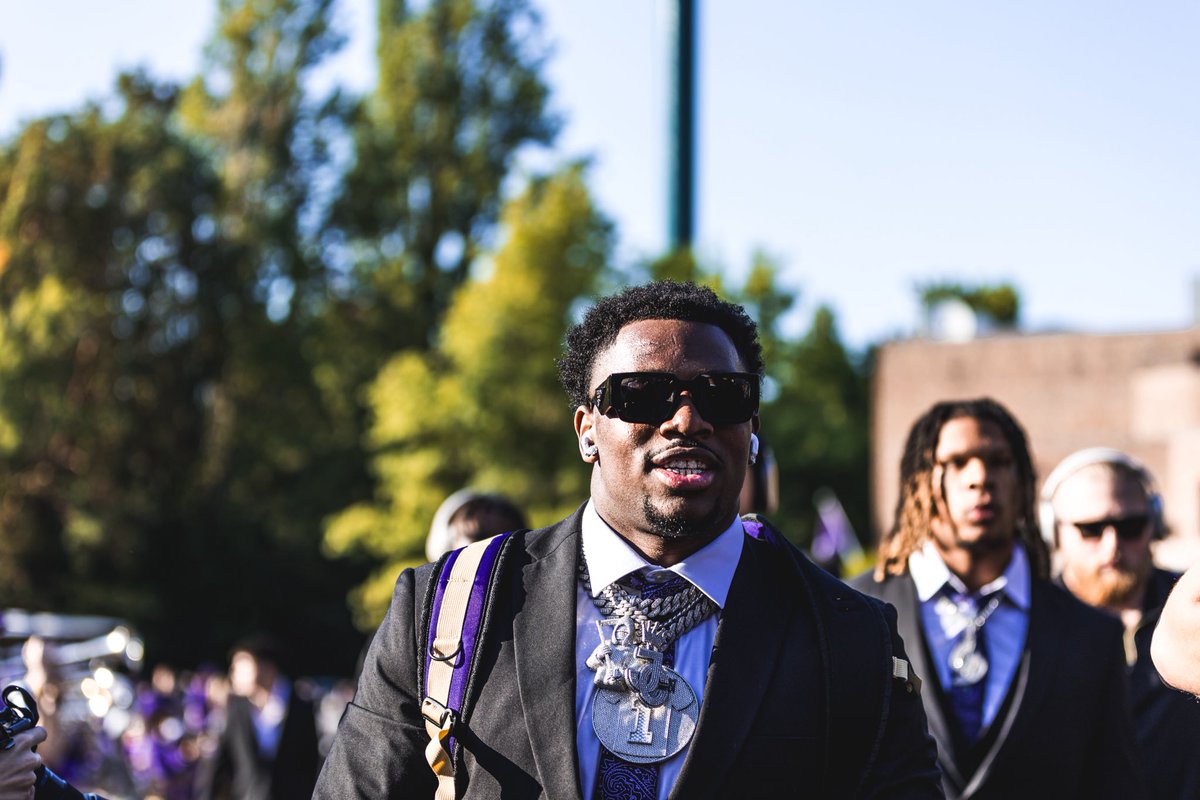 UW_Football's tweet image. 🗣️ THE DAWGS HAVE ARRIVED 

#DawgWalk24 #WalkWithUs