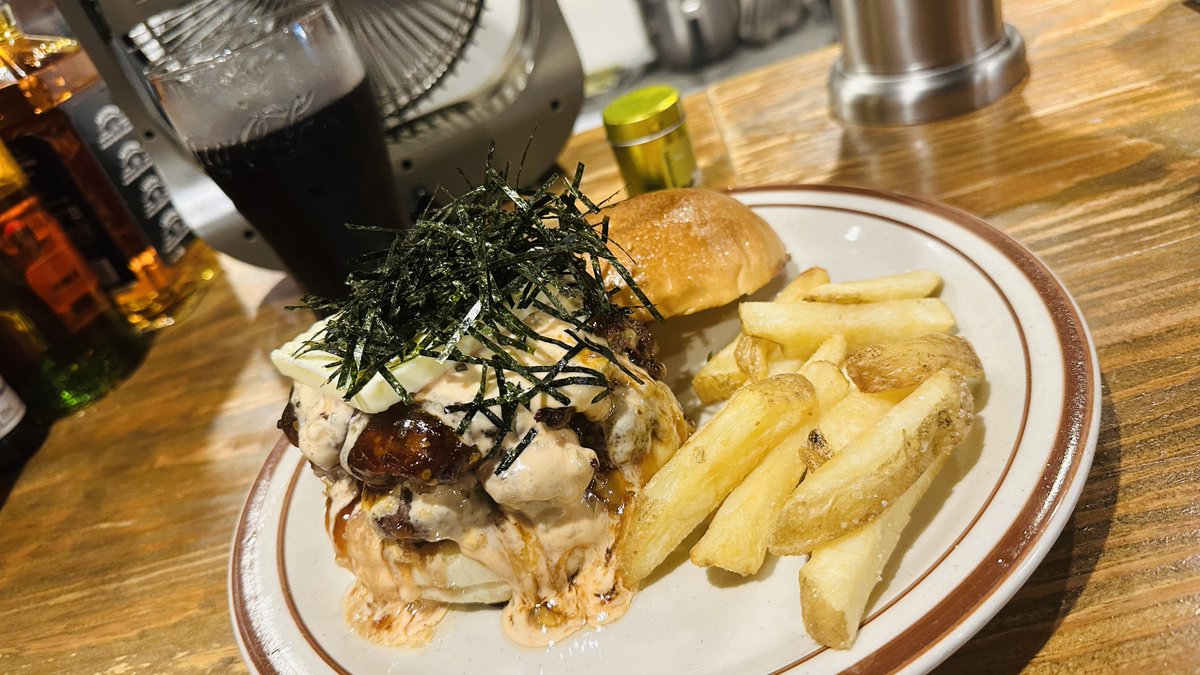 kazup0926's tweet photo. ハンバーガーほんま好き🍔
1枚目 #HYOESBURGERS
2枚目 #JSBURGER
3枚目 #バーガークレイジー
4枚目 #BRISKSTAND https://t.co/JKEhiJ2ias