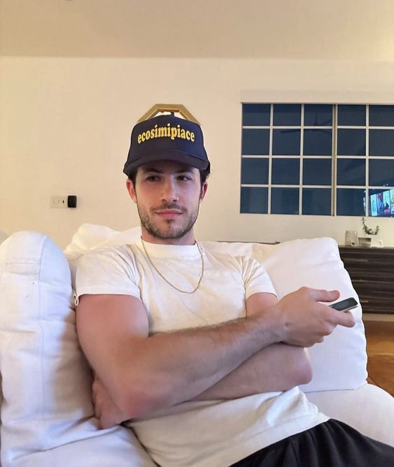 kittens4wallows's tweet photo. 🧢🧢 https://t.co/fTBHBsgObT