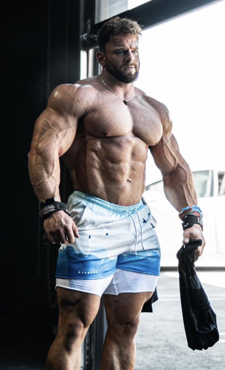 Eric Janicki looking fucking MASSIVE 😮‍💨💪🏼🦍