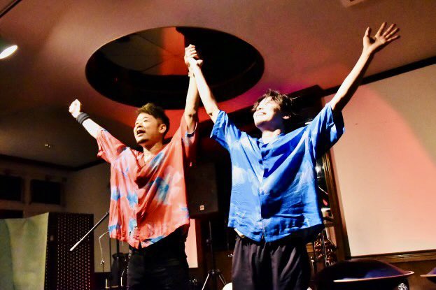 yoshiyasu1203's tweet photo. @MQshun Day1キセキの開催。ありがとうございました！
生音のRav Drumヤバい波動だ。

さぁ本日、Day2もやります。
飛び込み予約ウェルカム!!
心よりお待ちしてます。

♦︎9.1(日)
Open 17:00
Start 17:30
前予約¥4,000・当日¥4,500（+drink）
出演：Sharing of Rav
【予約】fukuwauchi.pro@gmail.com https://t.co/9iYit2IPBx