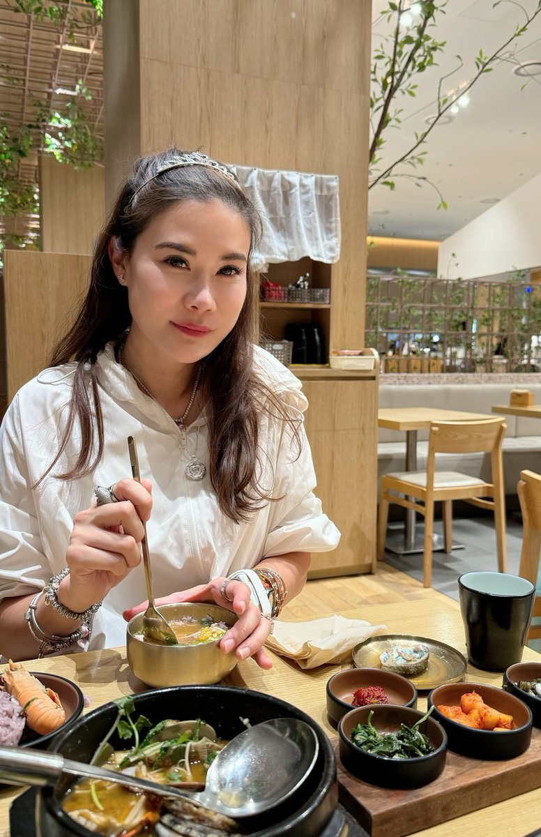 JenniferChengLo's tweet photo. GM 💗🧡 @ericclfung &amp; I excited to meet Friends &amp; Partners of @globalifyxyz &amp; @newchiccapital Family Office @morning_kroket @pentabase_dlt @kbwofficial @BTCON_Seoul

#jennifercheng #jenniferchenglo #JennClub #JennFund #NewChicCapital #Globalify #GlobalifyAI https://t.co/lHc8igDsZK