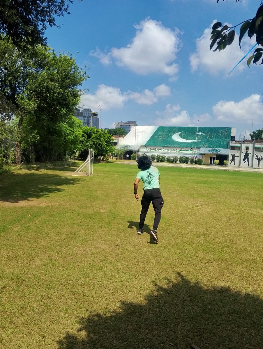 DG PSB visited Lahore Centre today and met Yasir Sultan, our 2nd best Javelin thrower with a record of 80m. Watched his practice and assured him of PSB’s full support, including the best Javelin to help him compete globally. Proud to back our talented athletes! 🏅🇵🇰 #JavelinThrow