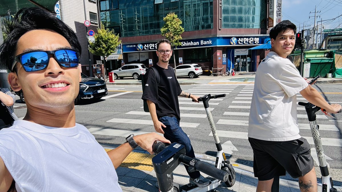 Trying out these local scooters to meet Korean Alphas in <a href="/kbwofficial/">#KBW</a> 
Hello #Seoul 

<a href="/shmeman/">Dima Shmeman</a> <a href="/eu1on/">eu1on - Head of Growth P2P.org</a>