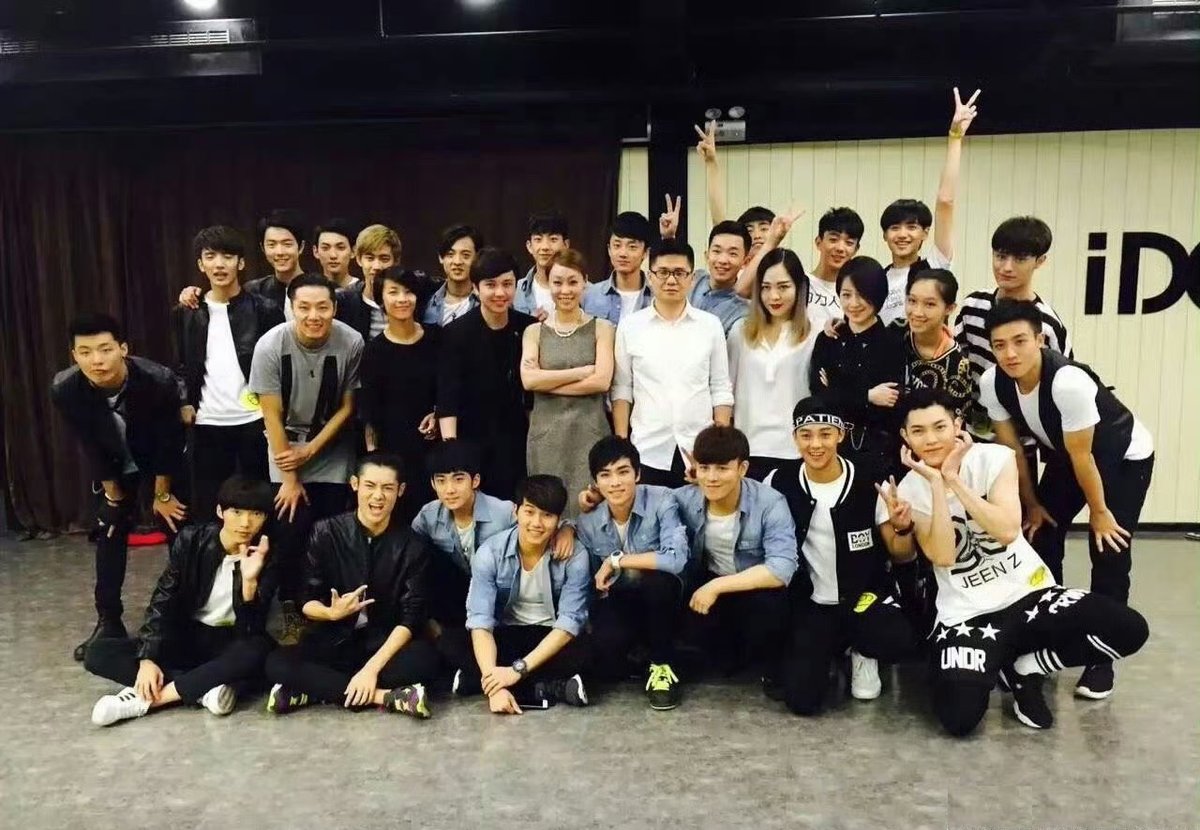 Amyntaschoice's tweet image. Back to the #XFire beginnings. 
Some new/old pics posted by Li Xiaolong, who didn’t make it to the last 16 contestants. 
The pictures date from right before the final selection.

 #xiaozhan #gujiacheng #wujiacheng #pengchuyue #guozifan #zhaolei #xiazhiguang #yanxujia #XNINE