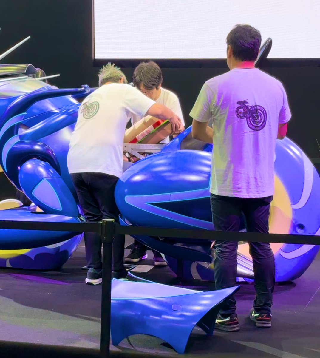 バッテリー換装見てたのですがバッテリーがサンドイッチの形してて涙出た😭
なんてこと…この子の燃料サンドイッチなんよ…可愛すぎる…😭💜
子供も「ピクニックで作ってあげるんだよ！」ってママに説明してるし夢ありすぎて感激…
来て良かった…😭💜🙏