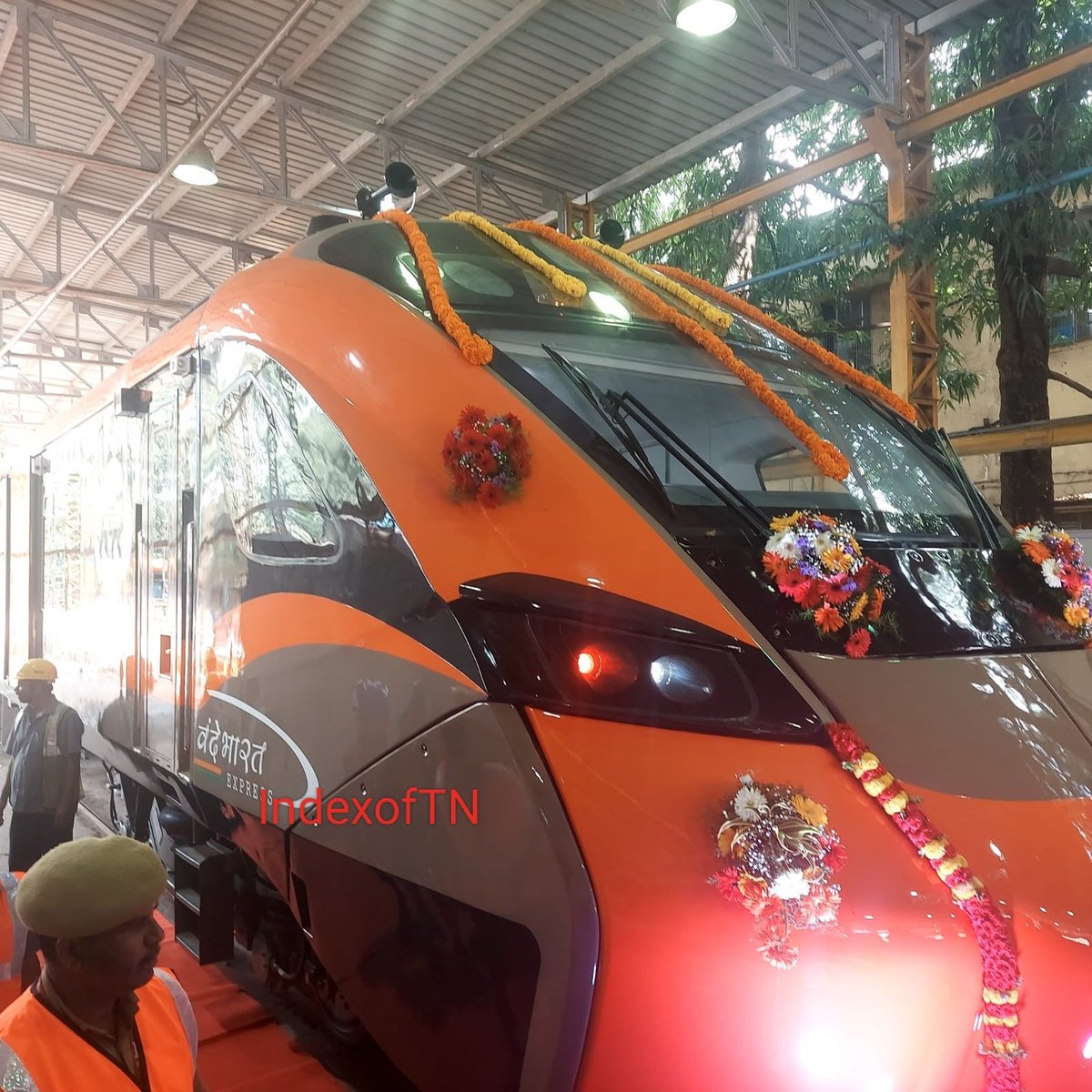 IndexofTN's tweet photo. Sleeper Vande bharat is train is ready to run in #India. Long distance Travelers can Experience Vande Bharat Train Manufacturing by ICF #Chennai 
@IndianTechGuide @indianindex @cbdhage @marinebharat @TamilNaduInfra @MeghUpdates 
Exclusive pic  👇 https://t.co/GNwlpuDiDl