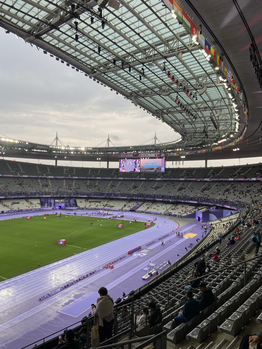 LecroqC's tweet photo. Après l’athlétisme vendredi soir, natation et basket aujourd’hui. Une ambiance de folie et oui la fête continue ! https://t.co/f1nWRPxLFl