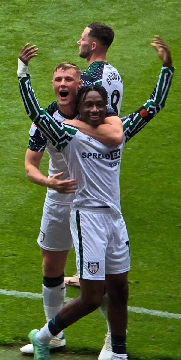 cake_for's tweet image. Clarke has posters of Romaine on his bedroom wall.
Some boy.