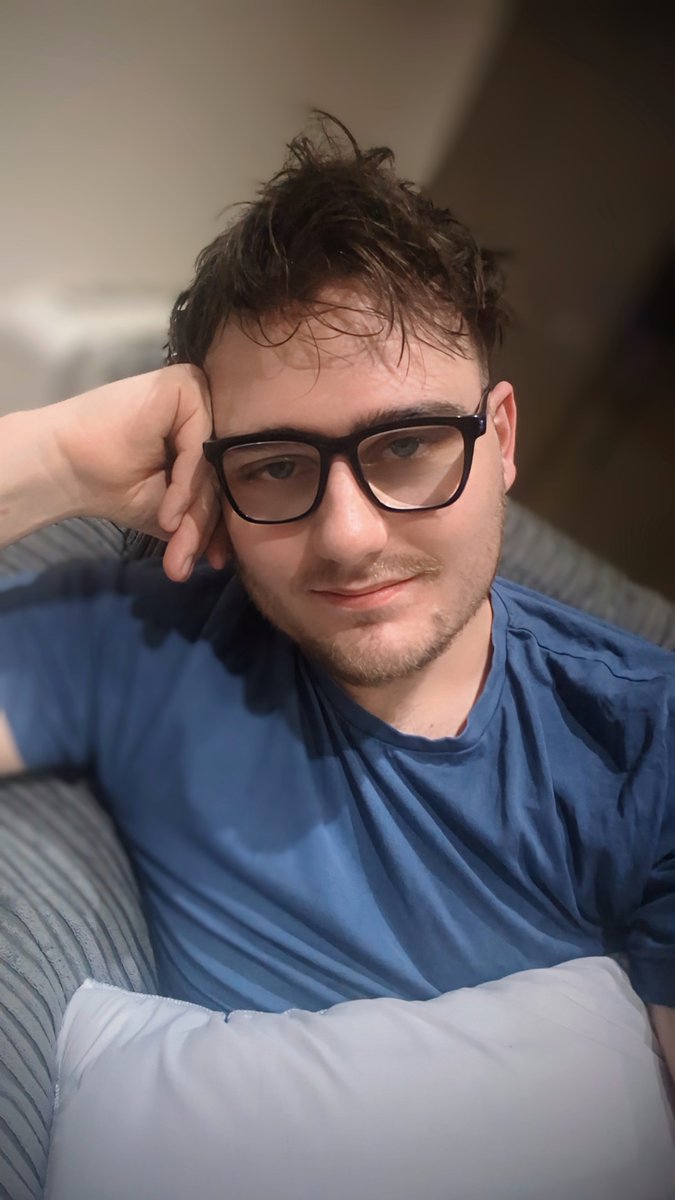 Kemonobr's tweet photo. Selfie spam https://t.co/F9nVyZMeay