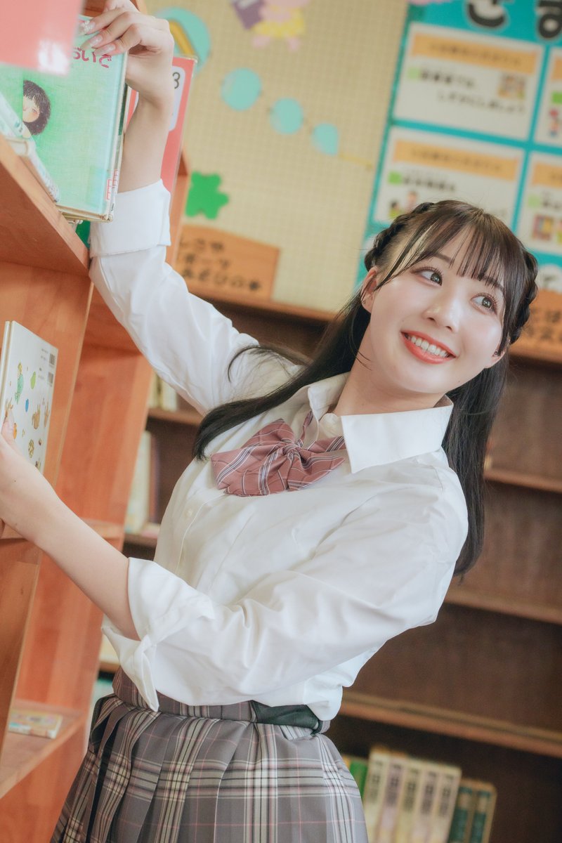 図書室の絵本エリアではしゃぐるかちゃん

#アイアイ #佐野るか #私立近代麻雀学園 #キンマー #ポートレート #学校 #制服