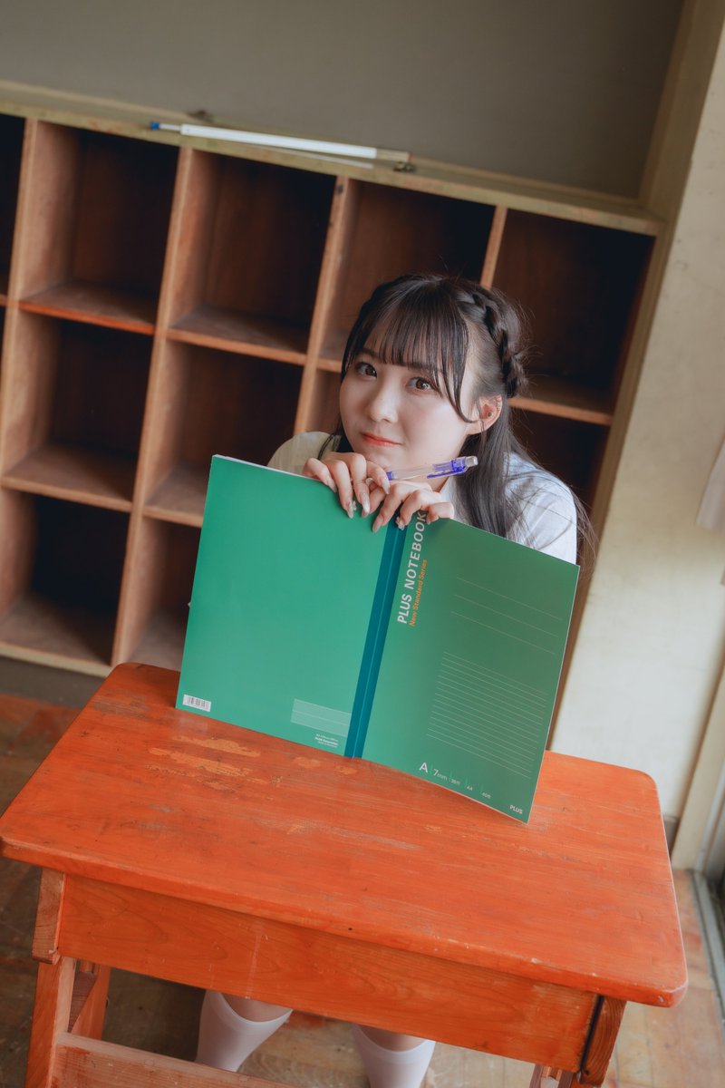 るかちゃん勉強中？

#アイアイ #佐野るか #私立近代麻雀学園 #キンマー #ポートレート  #学校 #制服