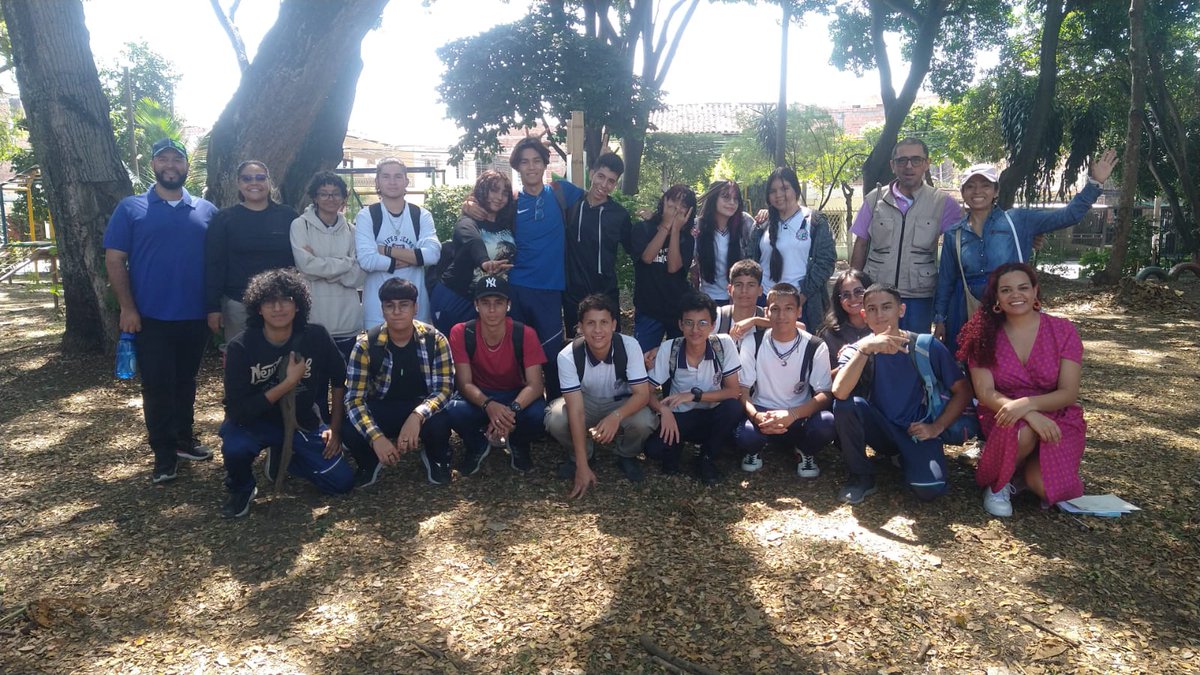 Jhonprofe's tweet photo. La ruta ambiental y educativa hacia la #COP16Colombia ha sido un éxito
El sendero Calima reunió a más de 90 personas, entre estudiantes de la IE Republica de Israel, comunidad y organizaciones, para aprender sobre fauna, flora, compostaje con la Paca de Silva
 #PazConLaNaturaleza https://t.co/2XMLSWus1L