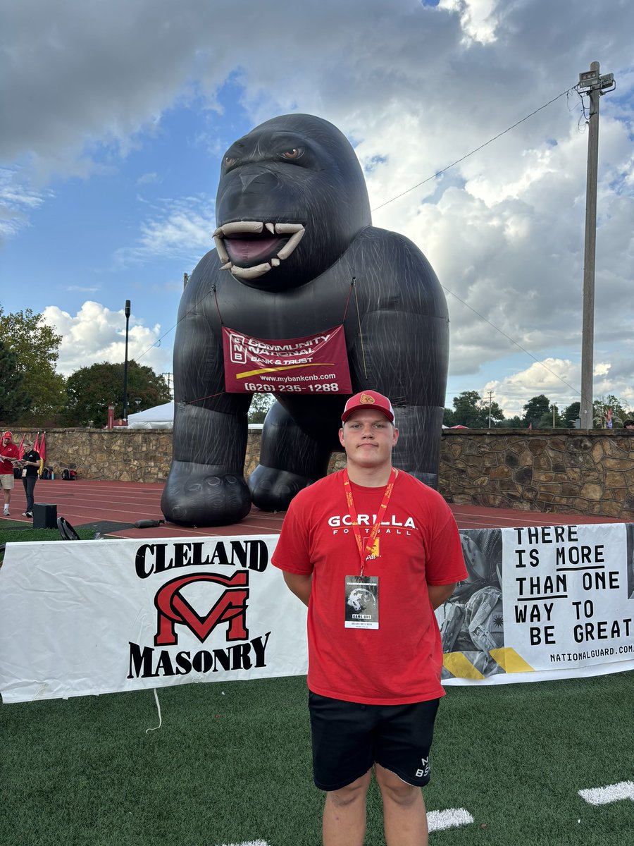 bradyb59's tweet photo. Had an amazing time today at the @GorillasFB game! Thank you @CoachBBleil for the opportunity! 🔴🦍🟡

@coach_mcfarland @wcfootballcards https://t.co/mQWNLpur8H