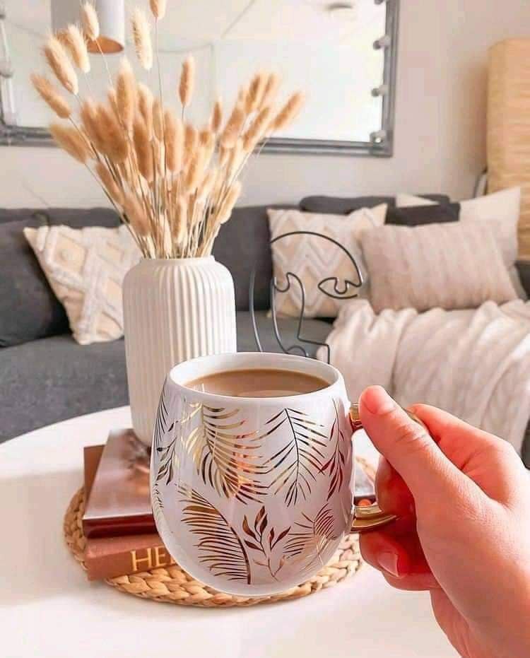 -
🌸☕🍃

صباح ﻫﺎﺩﺉ ،ﻓﻨﺠﺎﻥ ﻗﻬﻮﺓ ،ﻧﺴﻤﺎﺕ ﻫﻮﺍﺀ ﻋﻠﻴﻞ ، ﺭﻭﺡ ﻣﺒﺘﺴﻤﻪ , ﻭﻗﻠﺐ ﺑﺠﻤﺎﻝ ﺍﻟﻮﺭﺩ ﻭ ﻋﺸﺎﻕ ﺍﻟﻘﻬﻮﺓ ﻫﻞ ﻫﻨﺎﻙ ﺃﺟﻤﻞ ﻣﻦ ﻫﺬﺍ الصباح
صباحنا يحلو برفقتكم ♡🌸

#صباحكم_سعادة_بإذن_الله
#صباح_الخير_والحب_والسلام