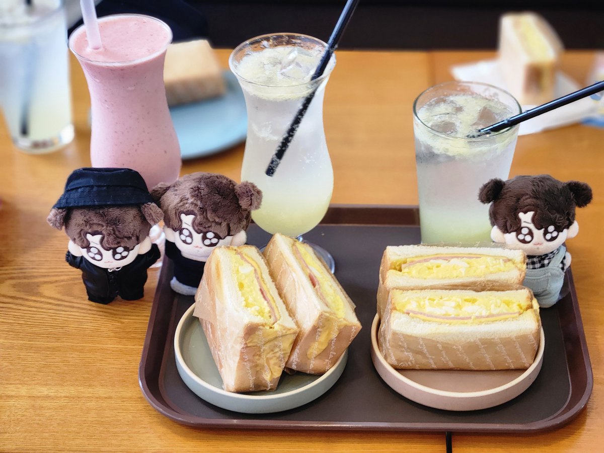 VvvV_happy's tweet photo. @cafe_viaggio 
ソウルのグクセンイルで一番行きたかったカフェイベント😍ラキドロ2日間通ってチング達のおかげでケンス幕コンプリート😭‼️サンドイッチもドリンクも美味しいの😍💕ジミンセンイルも楽しみだよ❣️ https://t.co/126IbExgq0