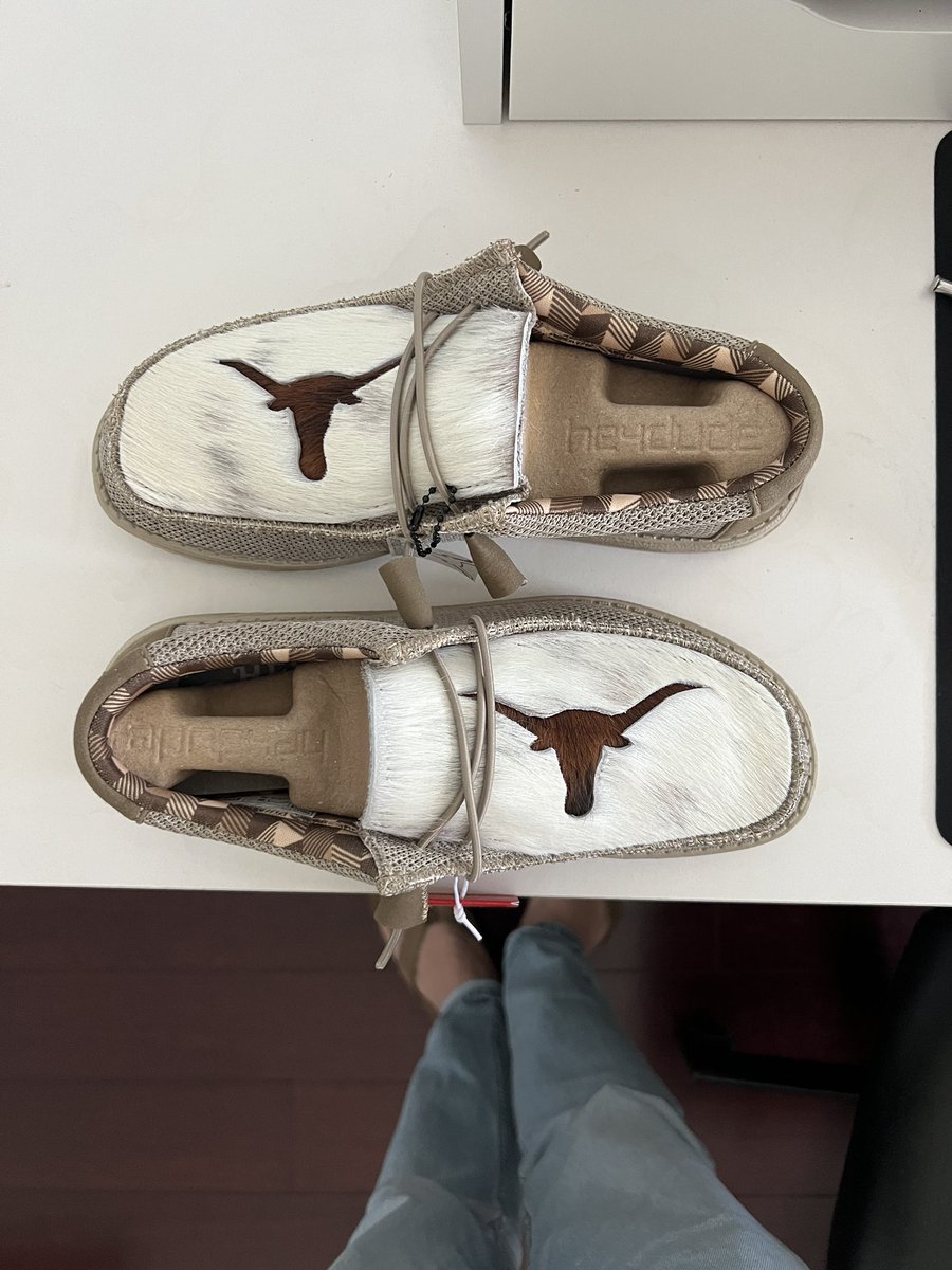 Customdudes's tweet photo. @VLonghorn07 We need to get you a pair 🤘 https://t.co/iy50osjpUD