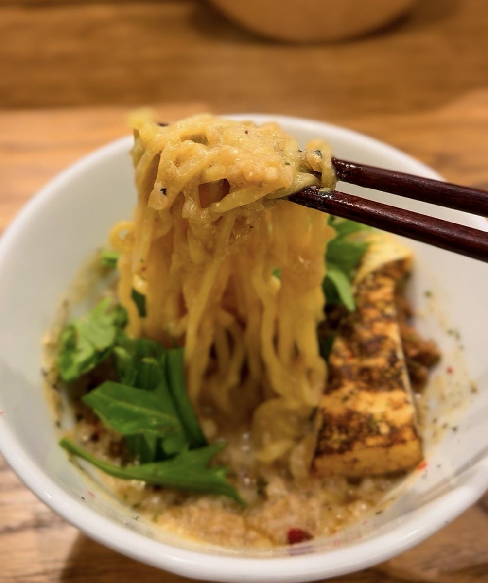 この度、本日2024年9月1日より... 鎌倉にて大好きな鎌倉野菜を盛り上げるべく、肉、魚、卵、乳製品不使用の創作鎌倉野菜寿司を出します。玉ねぎをふんだんに使った豆乳ベースのラーメンもちょー美味いのでぜひ食べてみてほしい。生魚がダメな方、卵や乳製品のアレルギーがある方も食べていただけます。