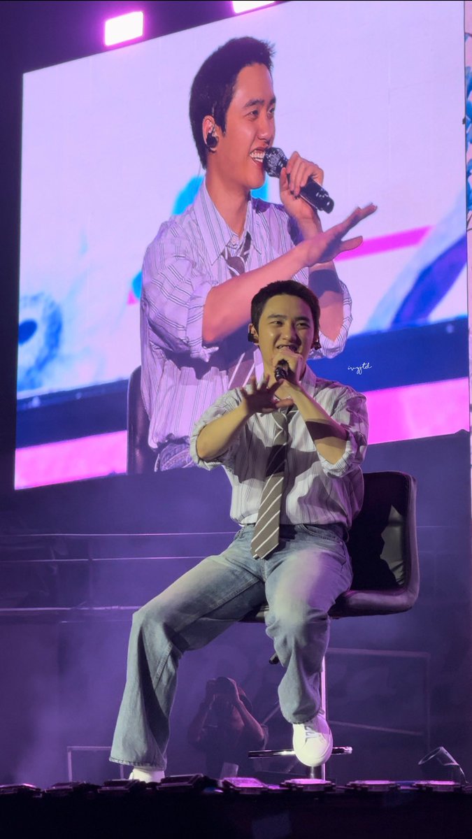 It's fascinating to watch the happiness on your face uri Dodong. 🥺🤍

My fav photos of him. 

#BLOOMinManilaD1 #Kyungsoo #DOHKYUNGSOO #DOHKYUNGSOOatTheBigDome #BLOOM_in_MANILA
