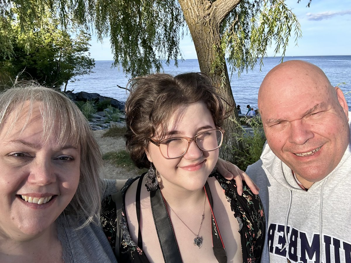 pjcsaszar's tweet photo. Walk in Port Credit with Jannet and Lily. https://t.co/qPoylffwED