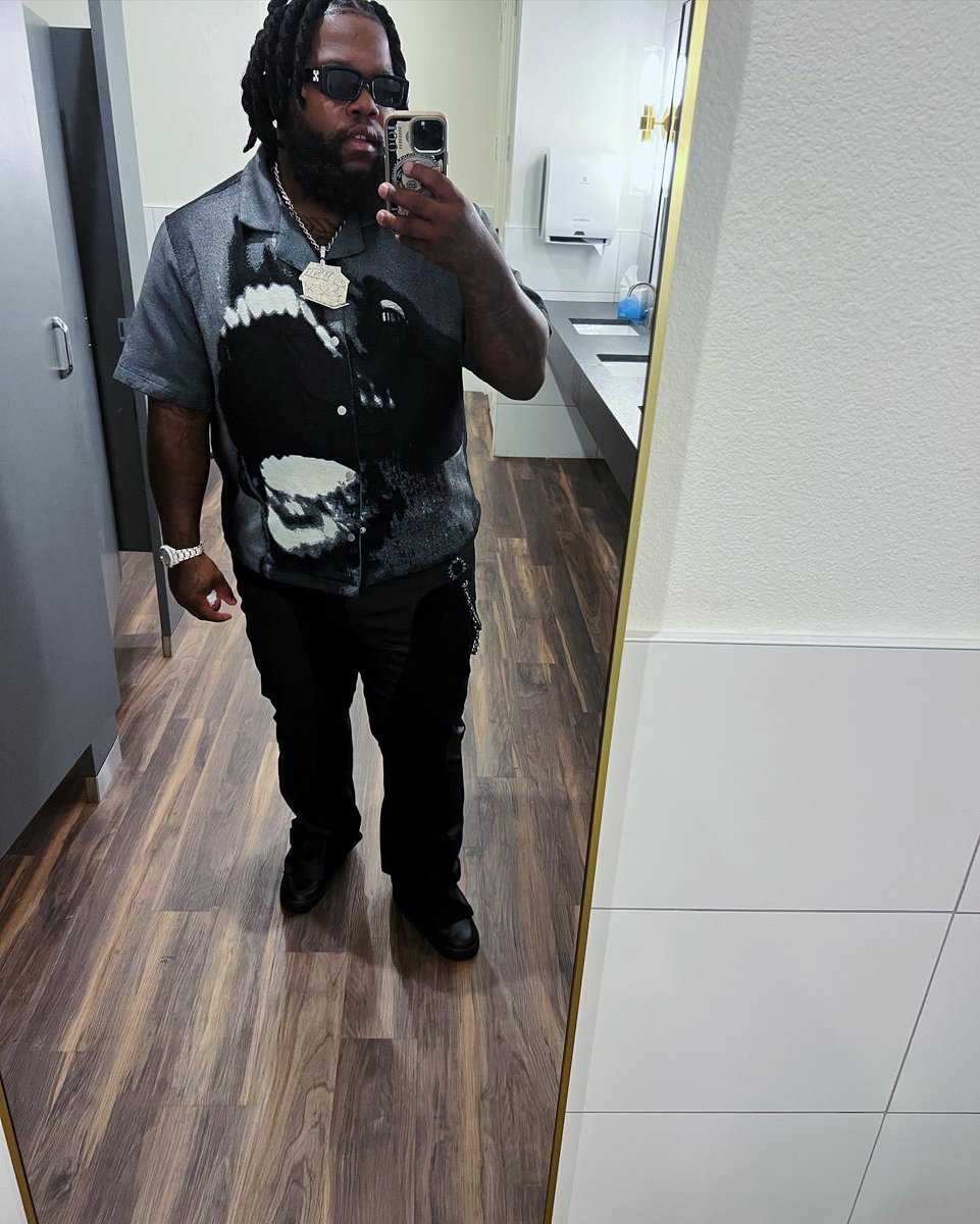 iamTreSolid's tweet photo. 🤍🖤🖤🤍 https://t.co/JRtgp8tFSR