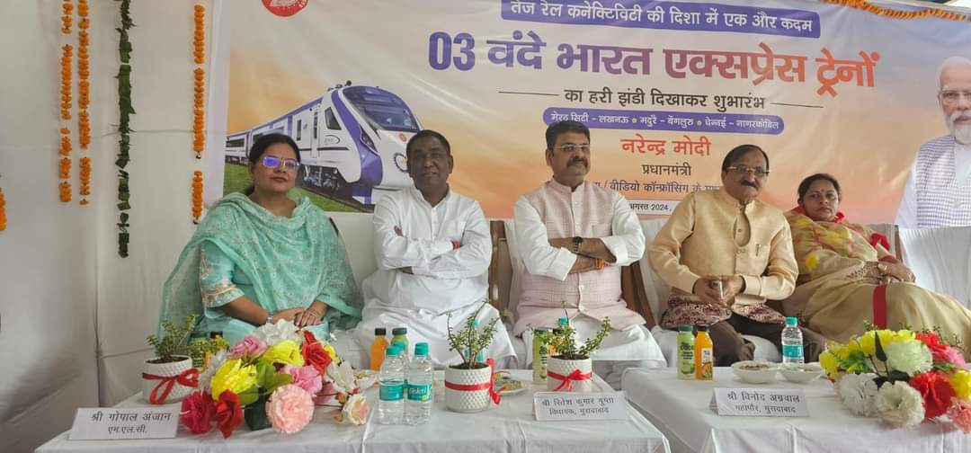 shefalibjp's tweet photo. @narendramodi  जी द्वारा 3 वंदे भारत एक्सप्रेस ट्रेनों का वीडियो कॉन्फ्रेंसिंग के माध्यम से शुभारंभ किया 
इस अवसर पर मेरठ कैंट से लखनऊ चारबाग तक चलने बाली #वंदे_भारत_एक्सप्रेस_ट्रेन के मुरादाबाद रेलवे स्टेशन आगमन पर स्वागत किया  लखनऊ के लिए हरी झंडी दिखाकर ट्रेन को रवाना किया https://t.co/RwhHAwDPVh