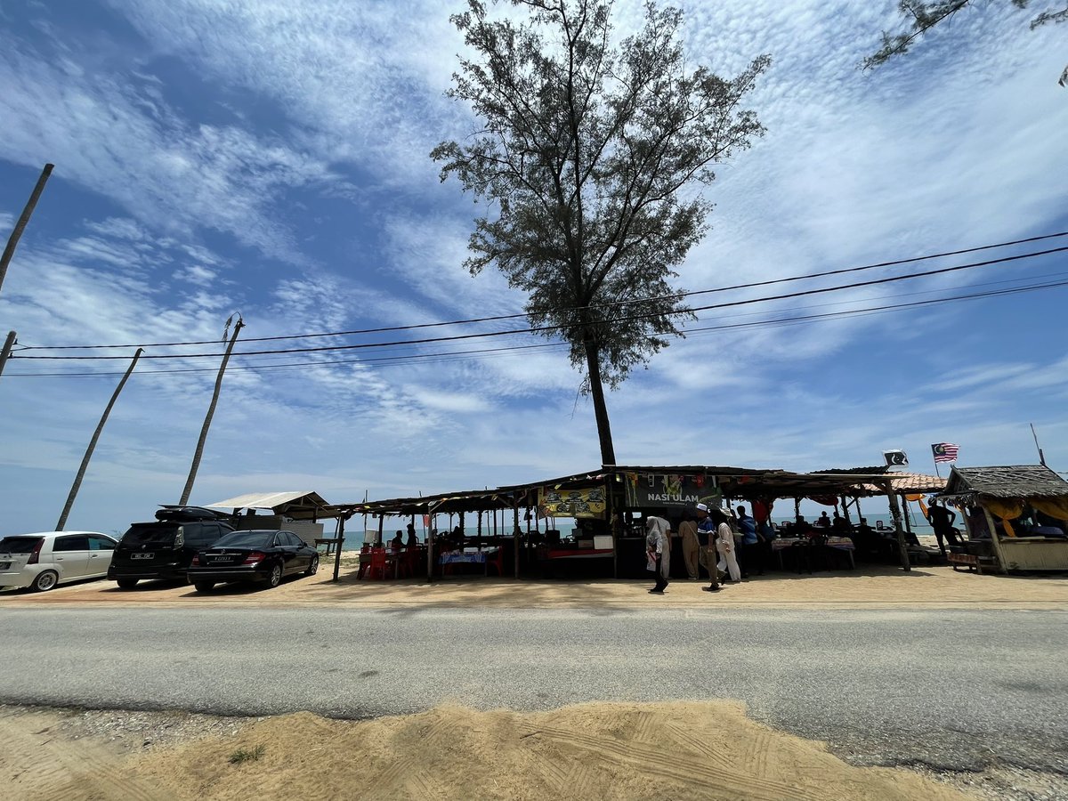 The best place to eat in Kg. Mangkuk.
