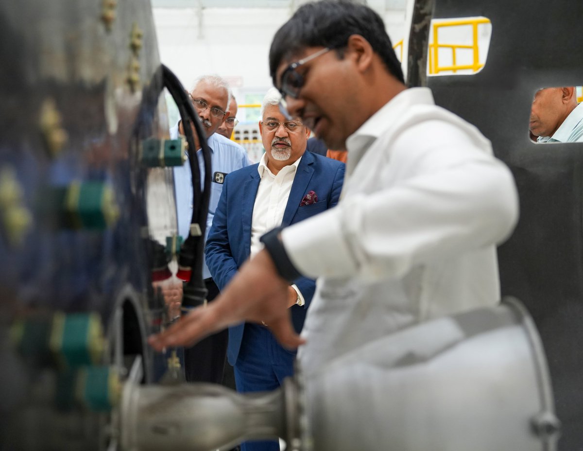 SkyrootA's tweet image. Honored to welcome Shri Sunil Barthwal, Secretary, Department of Commerce, Government of India, to our Max-Q Campus.

🚀#OpeningSpaceforAll #MakeinIndia