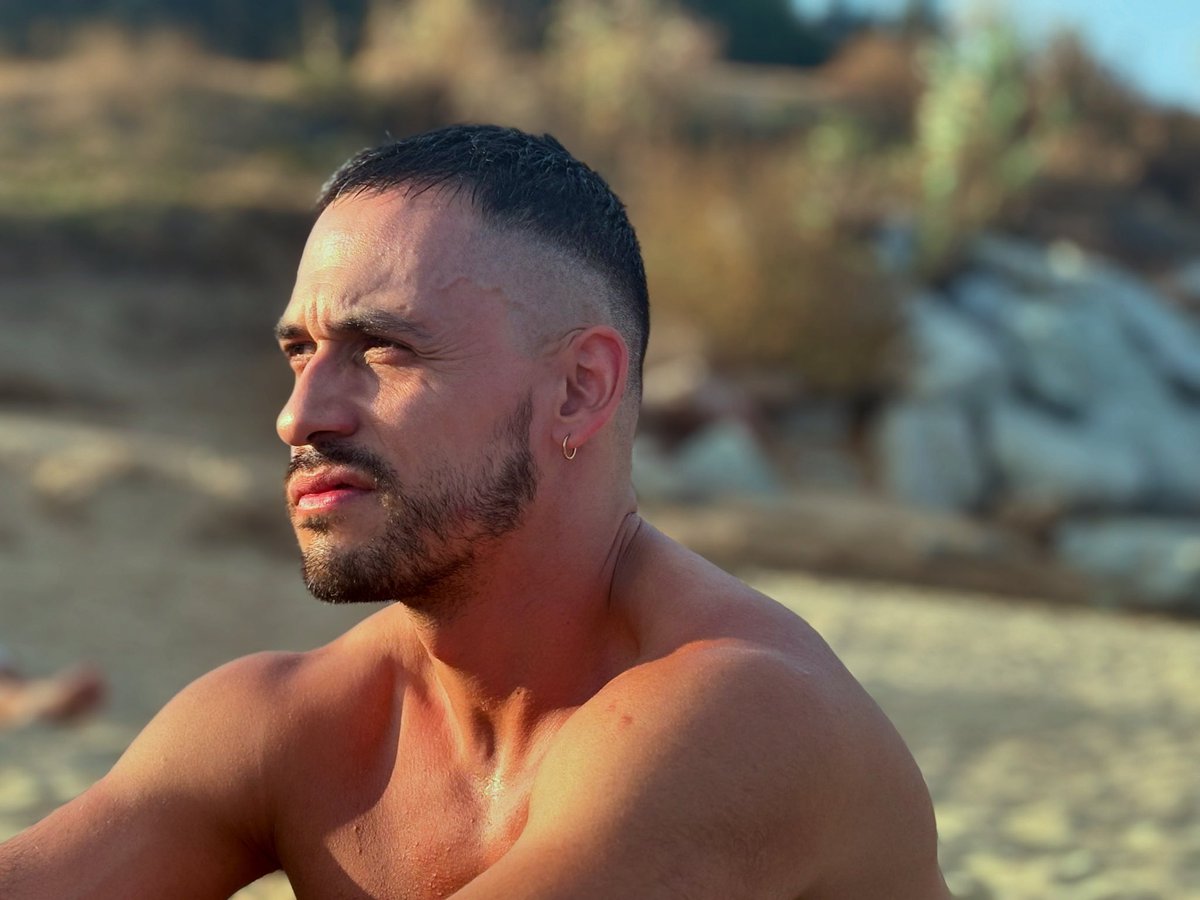pablomeric's tweet photo. thinking about diet pepsi. https://t.co/5esehXm4JK