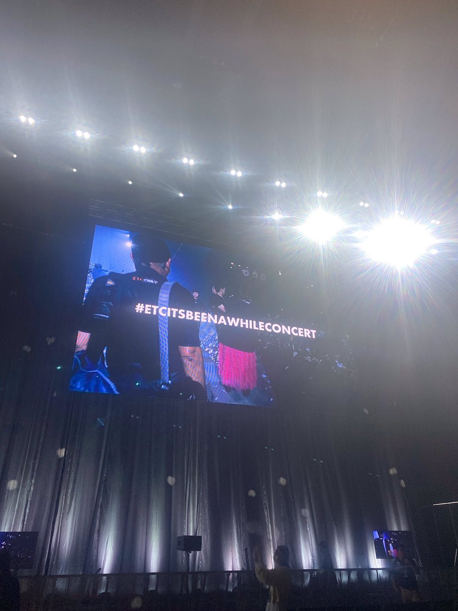 supananie's tweet photo. รีแคปคอน #ETCItsBeenAwhileConcert โดยชาวสแตนที่พี่หนึ่งไปไม่ถึง🥲
โปรดักชั่นดีมาก เสียงได้ยินรอบรอบฮอลล์ซึ่งเหมาะกับวงดนตรีแบบสะใจมาก สำหรับคนที่ไปฟังเพลงคือคุ้มค่ามากจริงๆ setlist จัดหนักจัดเต็ม 46 เพลงแบบไม่พักคอเลย (หนุสงสารคอพี่หนึ่งมาก🥹) https://t.co/ZPwghBv2MN