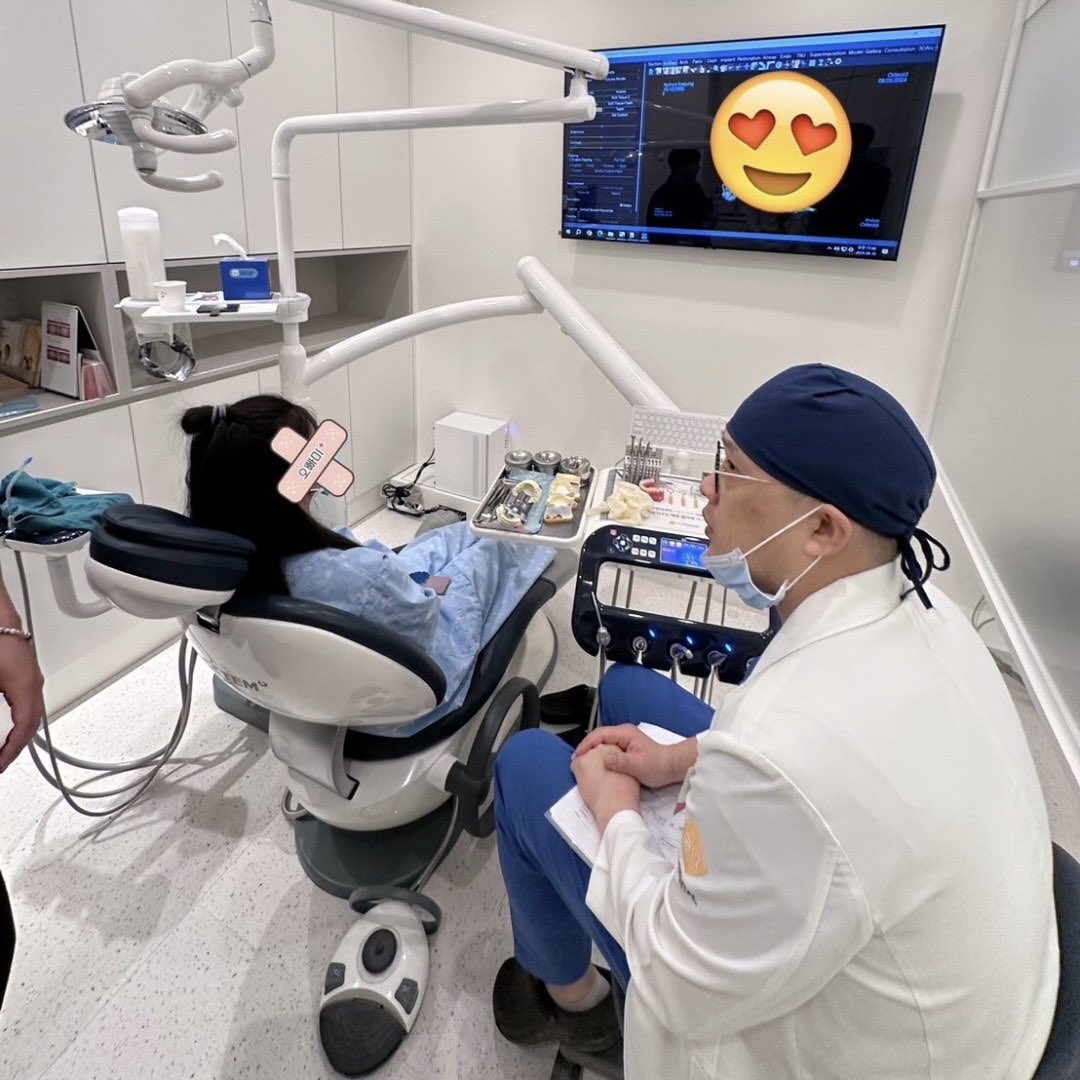 oppamethailand's tweet image. #รีวิวลูกค้าเข้าใช้บริการจริง คนไข้เข้าผ่าตัดขากรรไกร+วีไลน์ ที่รพ.อียู โดยคุณหมอชินค่ะ เคสทำขากรรไกร นอนรพ. 2 คืน มีพยาบาลดูแล 24 ชม.  แนะนำให้อยู่เกาหลีอย่างน้อย 1 เดือนค่ะ😍  #oppame  #ที่ปรึกษาศัลยกรรมเกาหลี #อันดับ1 #ศัลยกรรมเกาหลี  #รีวิวศัลยกรรมเกาหลี