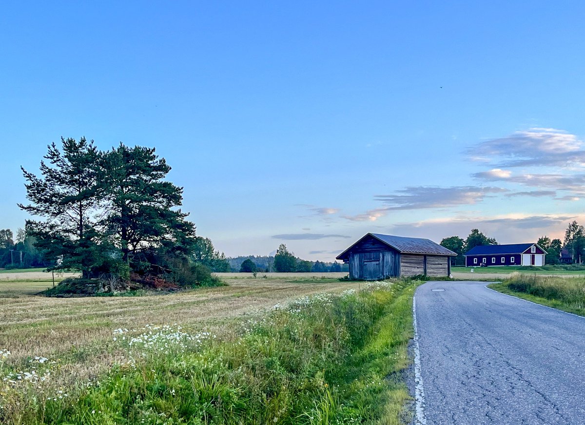 Suvisal0's tweet photo. Elokuun päättäjäispäivä. #valmis https://t.co/3hUDxJR8Xg