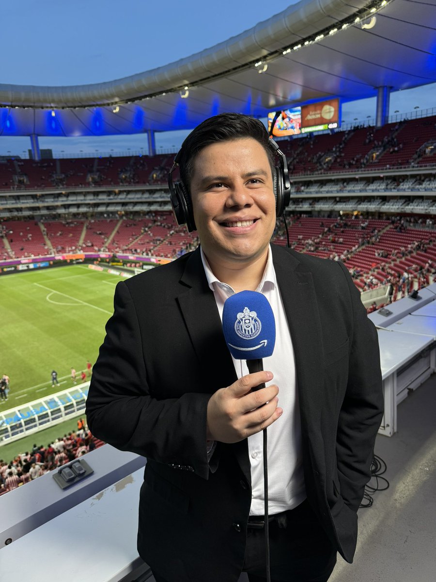 CantaloCamacho's tweet image. Soy un bendecido de lo que hago.
Siempre he agradecido a Dios que desde que me propuse a salir de esa depresión sería buscando lograr esos sueños.
Fueron días y noches pensando que todo podía pasar; desde renunciar a ser narrador profesional hasta pensar que podía llegar a un…