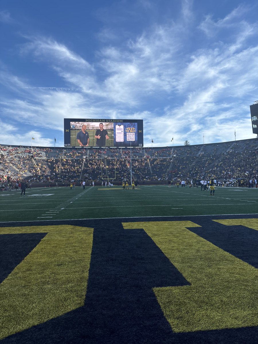 _brandongraham's tweet photo. I had a great time tonight as a Game Day Recruit at Michigan vs Fresno State. #GoBlue https://t.co/Fj8mYhgAqK