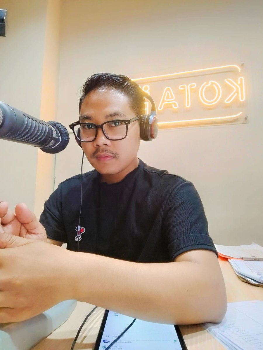 kotafm881's tweet photo. Minggu siang enaknya yaa bergoyang! #DIGODA hadir kembali menemani akhir pekan Sobat Kota mulai jam 12 sampai 3 sore. Bareng @irsyadyoghafamma hanya di 88.1 Radio Kota FM Dangdutnya Surabaya 🫶🏻 https://t.co/gNA1lGibnv