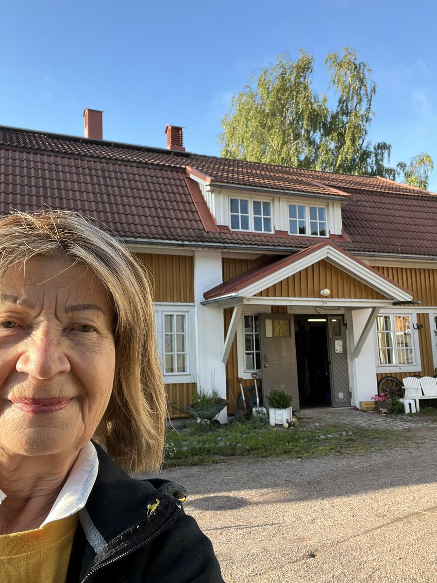 Vielä on kesää jäljellä☀️ Rauhallinen aamu Annalassa. Pieni talli Helsingissä😍🐴🦄 Annalan Talli.