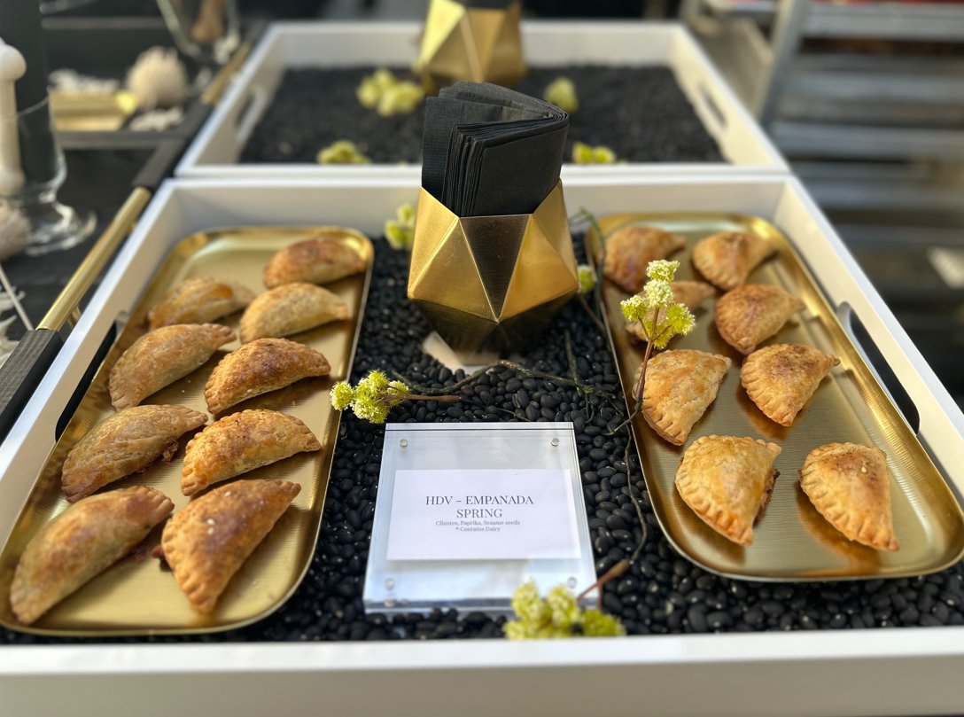 handhldcatering's tweet photo. Your event deserves unique and delicious food! Handheld Catering offers custom menus to wow your guests, along with attentive service. We take the worry out of catering for events. Let's discuss your vision! #HandheldCatering #CustomCatering #BeautifulEvents https://t.co/xLTJqD8IsQ