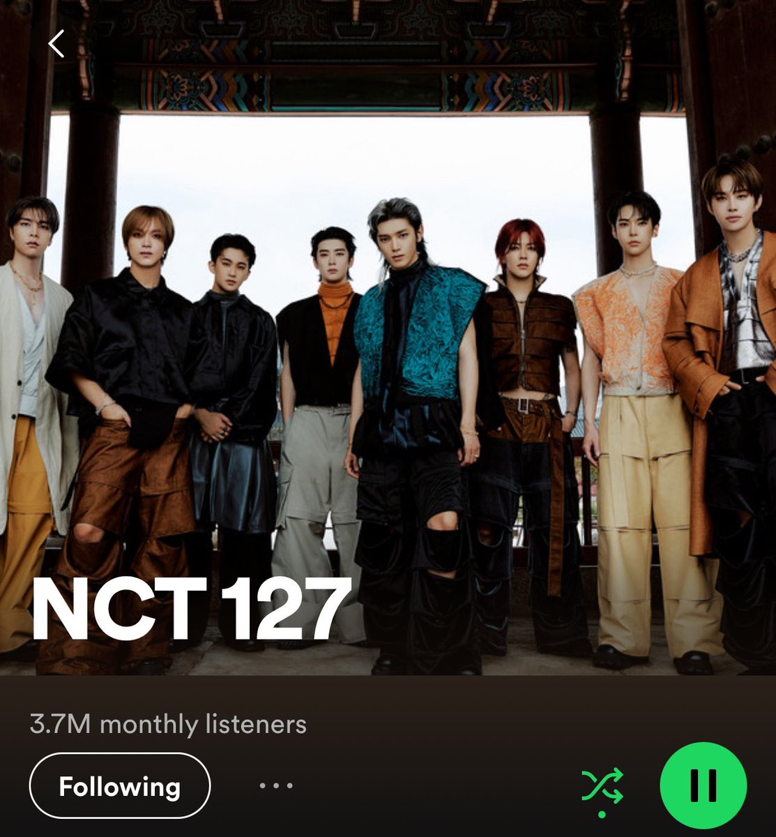 chismosuhvirus's tweet image. Just realized they changed the spotify profile to this sexy ass photo