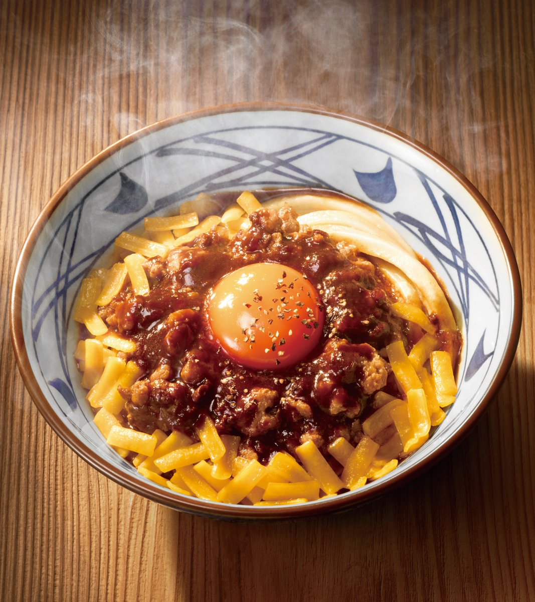 UdonMarugame's tweet photo. 皆さん、お待たせしました。
#焼きたて牛すき釜玉うどん と #粗挽き肉チーズ釜玉うどん は明日から販売開始です。 #丸亀製麺 https://t.co/kpOy38GYji