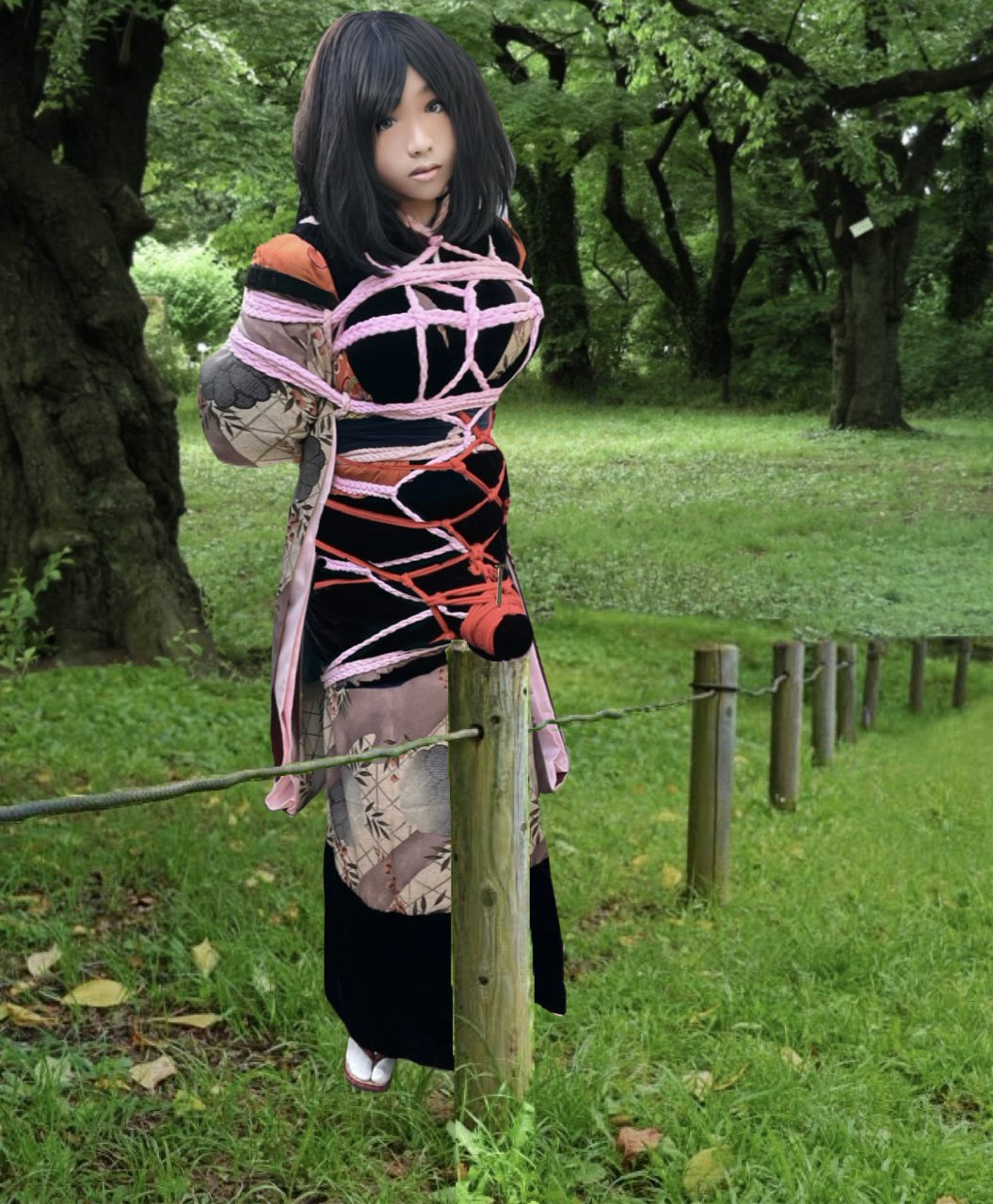 緊縛　女装 #9月1日 #杭の日 #振袖ねんねこ半纏重ね着女装 #縛り・緊縛  今日は「杭の日」だそうですわ。 振袖ねんねこ半纏重ね着女装で緊縛され、股間も巻き締められた姿で、勃起した股間を五寸釘で杭に打ち付けられて、あまり ...