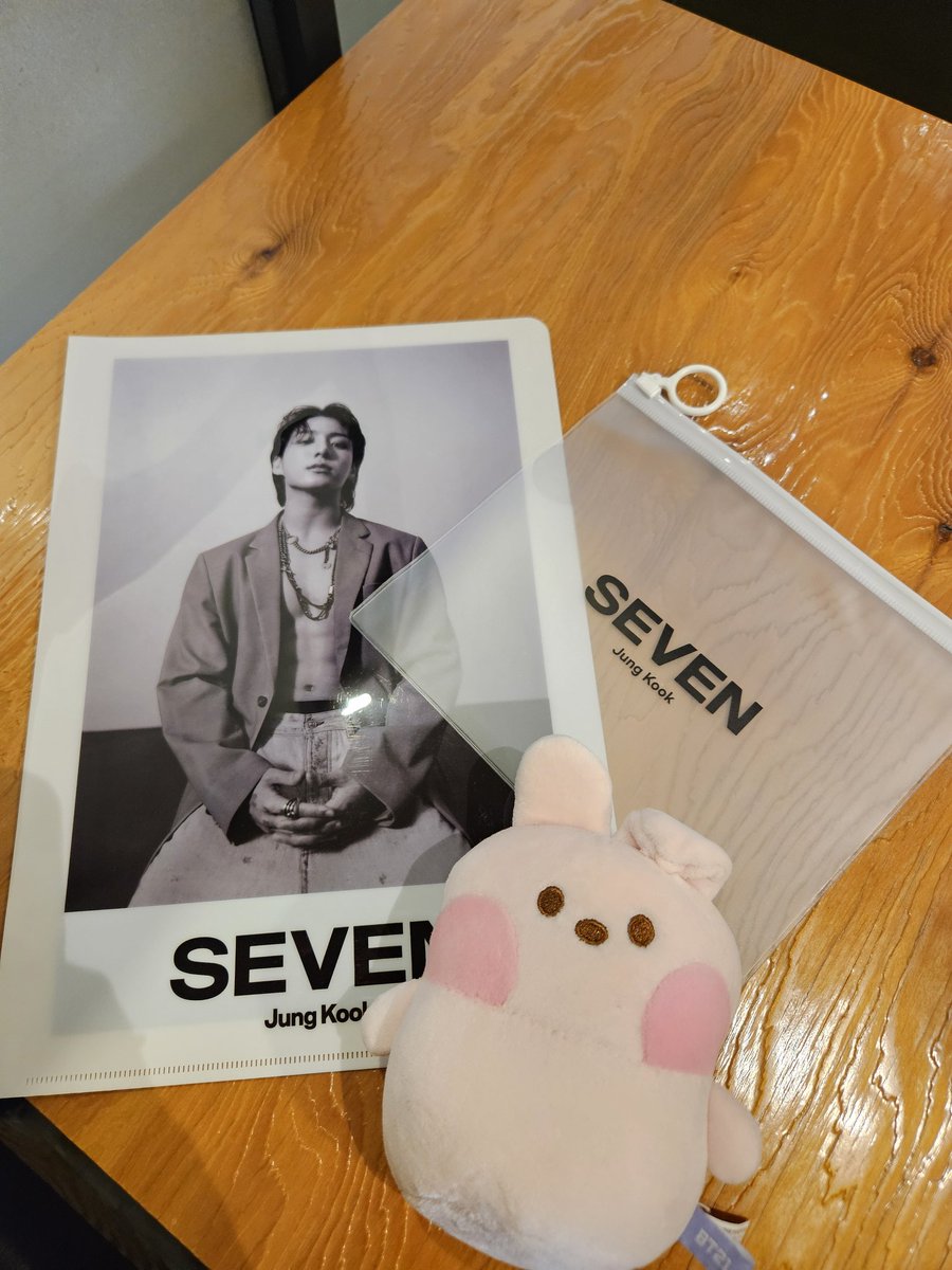 ameliakwok's tweet photo. the cutest bday cafe for THE iconic virgo duo 🎉🥳 @jumelle_cafe #정국생일 #남준생일 #9월의남자들 #BTS https://t.co/7T9UoRD9Kx