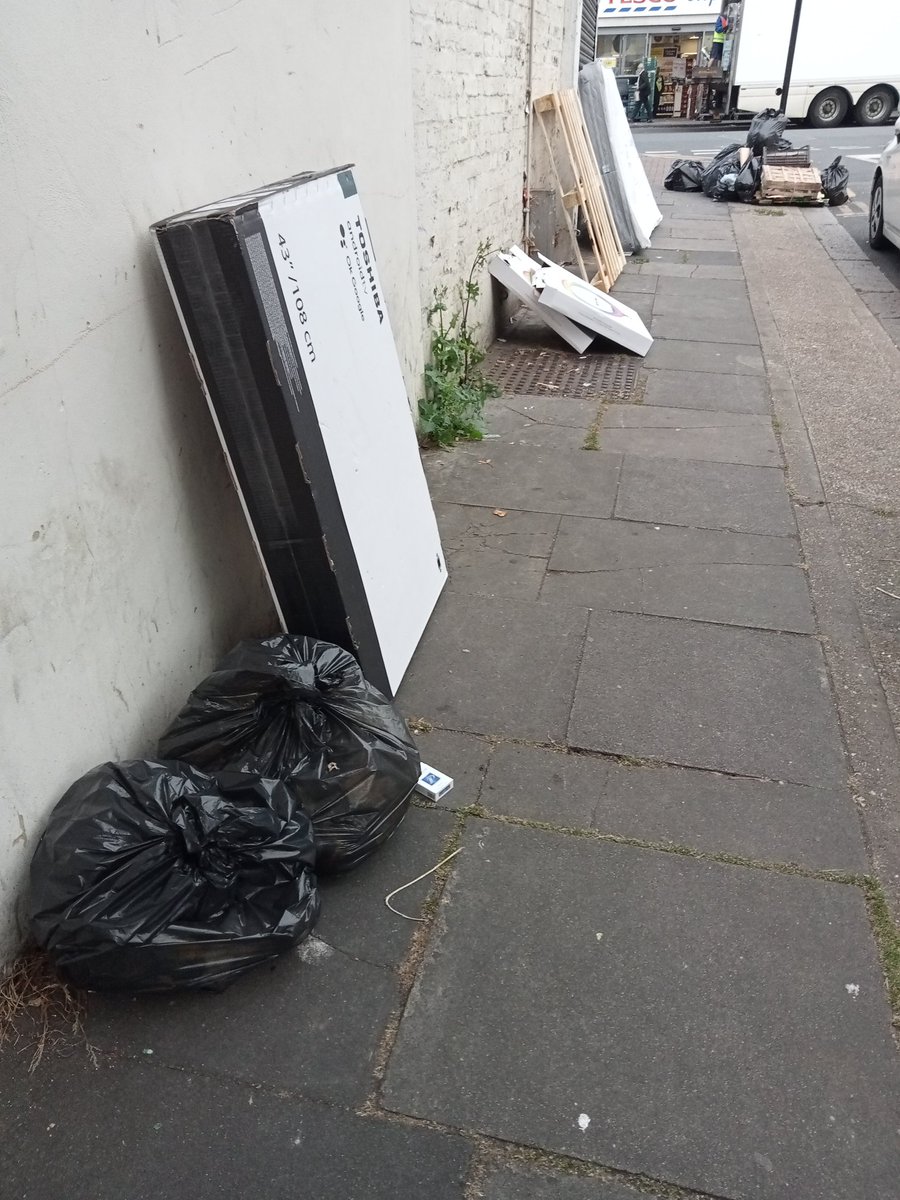 #newhamisashithole Top of FIfth Avenue Manor Park this morning what a fucking state.
